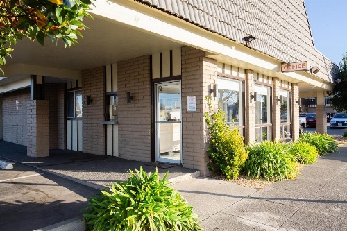 Super 8 by Wyndham Eureka image 1