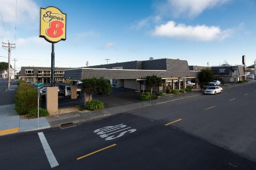 Super 8 by Wyndham Eureka image 7